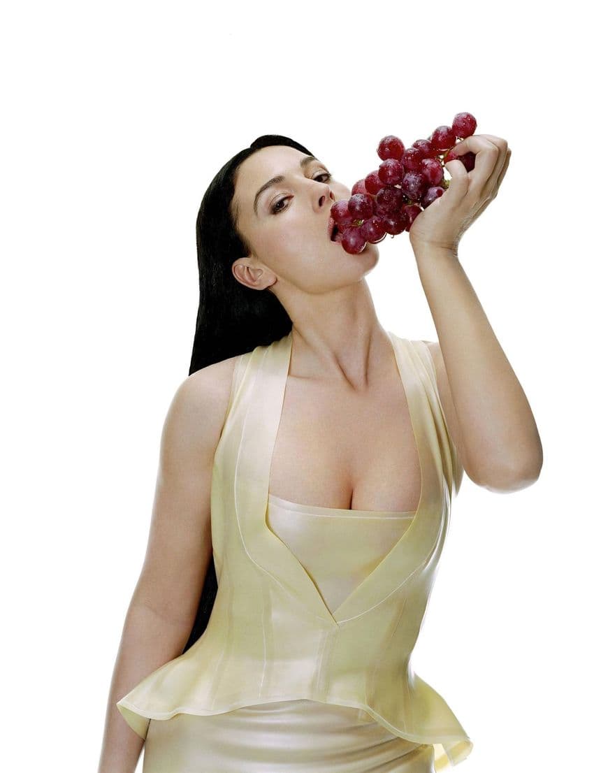 In the rest of the menu days, repeat any of the previous days. Do not expect some shocking results from this diet. Being on such a regime for a week, you will lose2-3 kg. But you will feel great and will not harm your body. The famous actress’s diet is good because it contains enough amount of fruits and vegetables that are rich in vitamins, microelements and fibers. Such a diet helps to normalize the operation of the bowel, cleans the body of toxins and regulates metabolic processes. Since honey is also a part of this diet, you will not constantly feel the need for sweets. All dishes are prepared very easily, so it is perfect for you if you don’t have a lot of free time. As for the disadvantages of this regime, it involves very little protein. In addition, a large number of plant foods activate the fermentation process, which can lead to digestive system disorders. Long intervals between meals can cause a constant feeling of hunger. To get rid of it, you can drink a glass of warm water every time you feel the need for food.