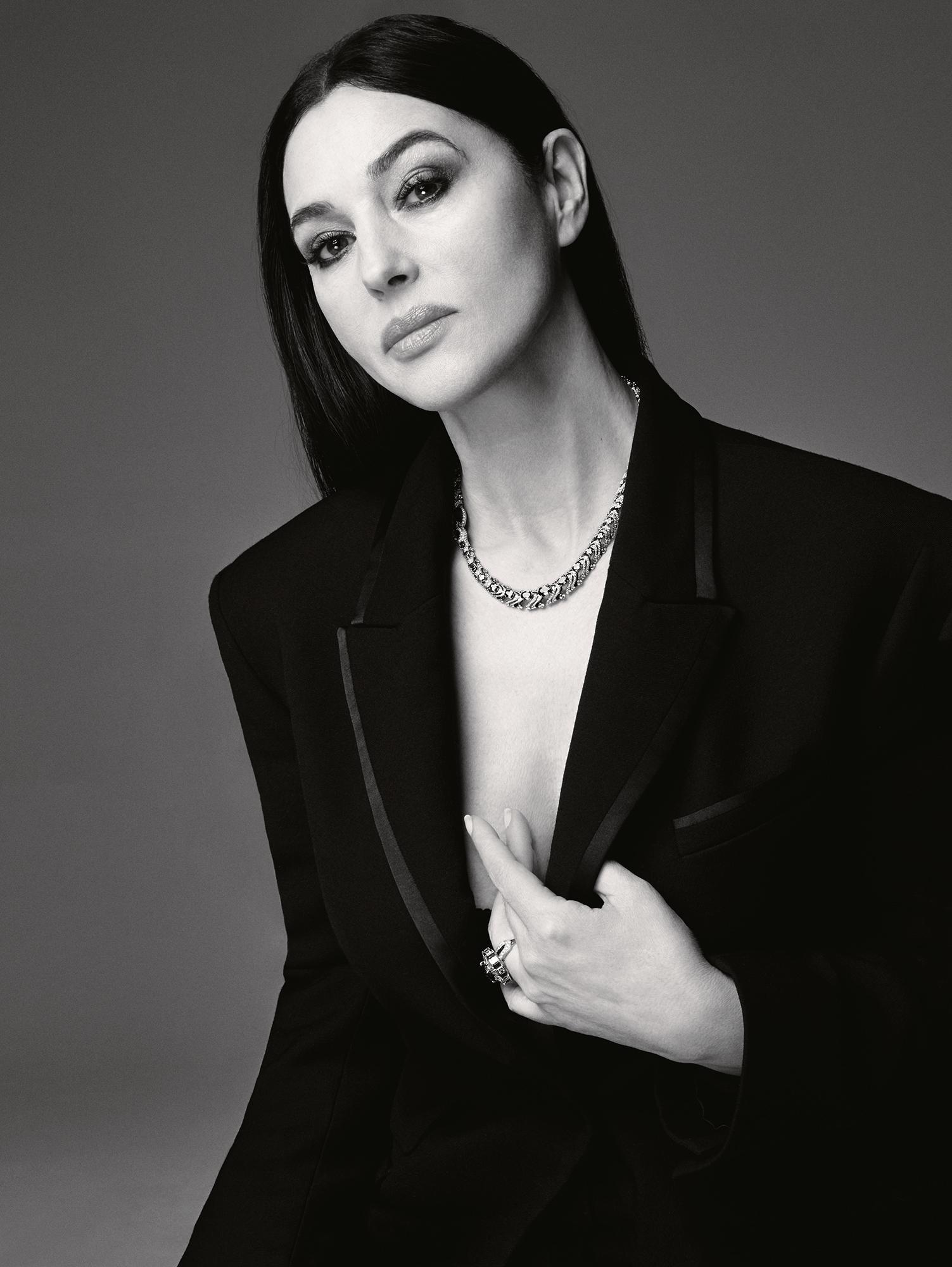 Monica Bellucci sulla copertina di Harper’s Bazaar Russia 2022