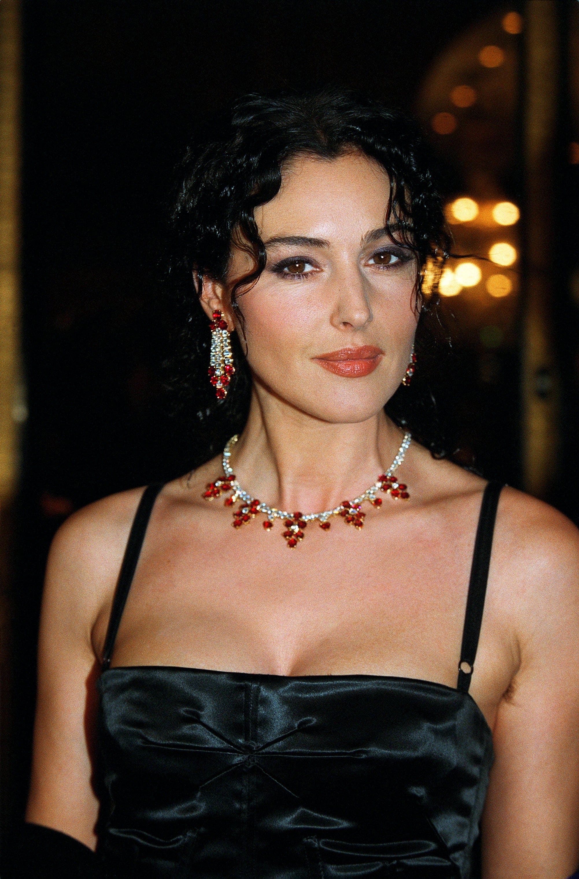 Bellucci appears in Paris on November 30, 1999, with sleek hair and a refined evening beauty look.