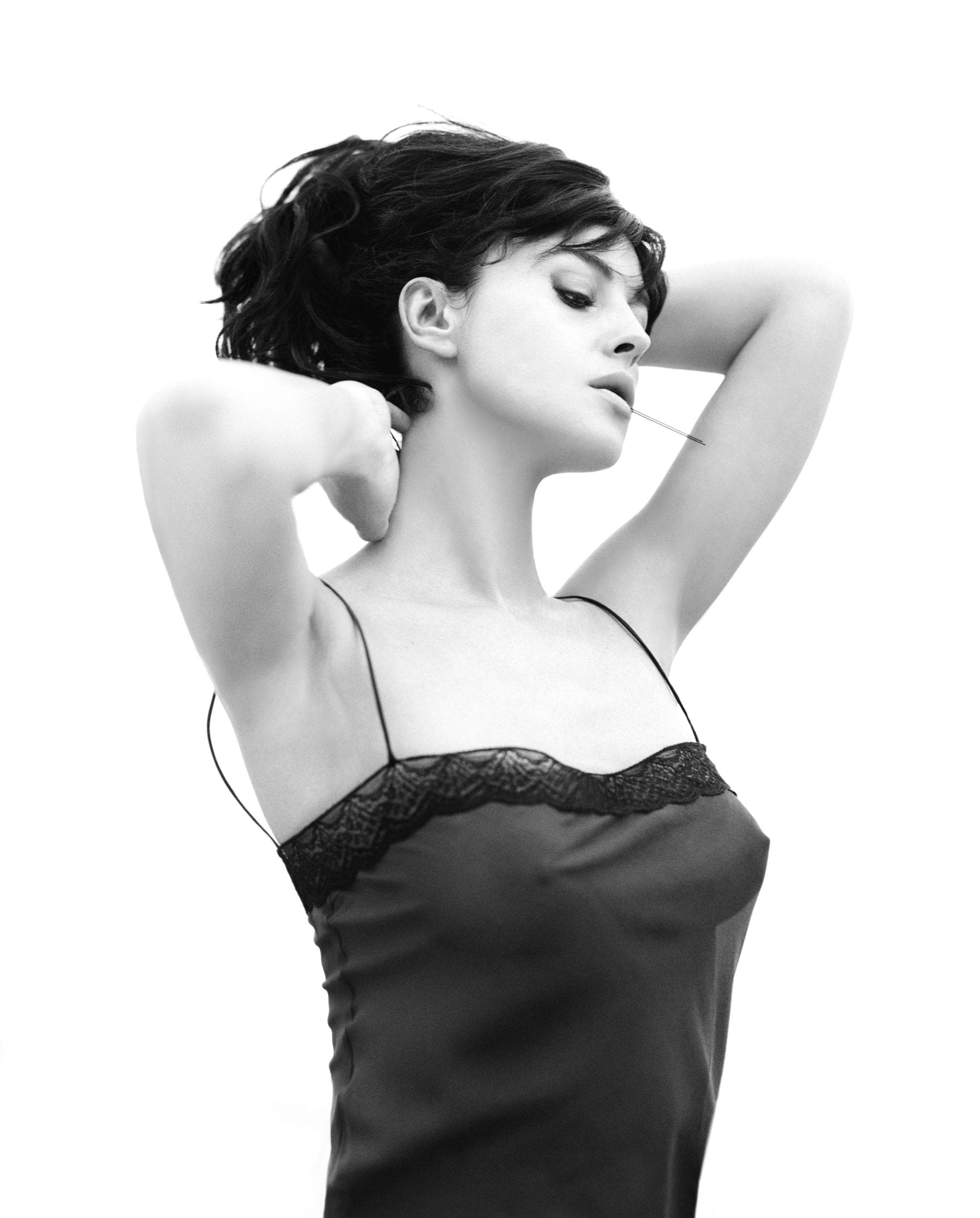 Monica Bellucci fotografiada por James White para Flaunt Magazine, junio de 2002.