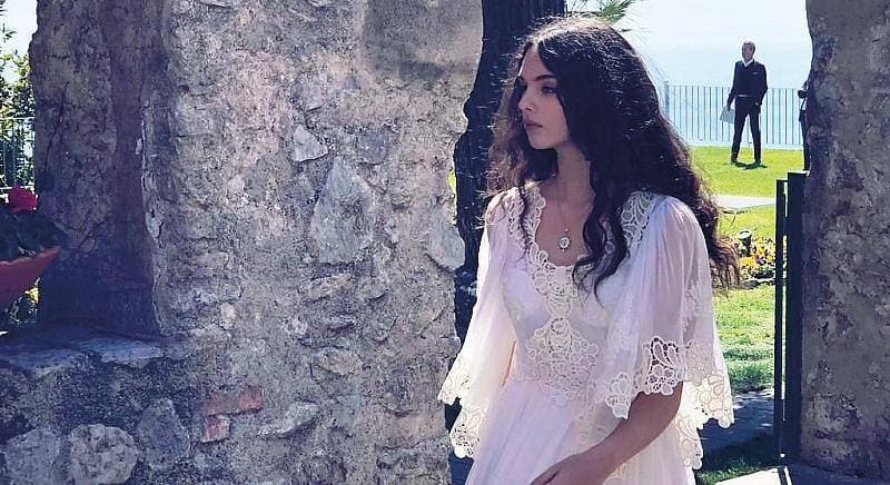For many years now, 54-year-old Monica Bellucci has worked closely with the Dolce & Gabbana . Now this tradition is decided to adopt her 14-year-old daughter Deva. The other day the girl was spotted on the set of her first advertising campaign, which took place on the streets of the Italian commune of Ravello.