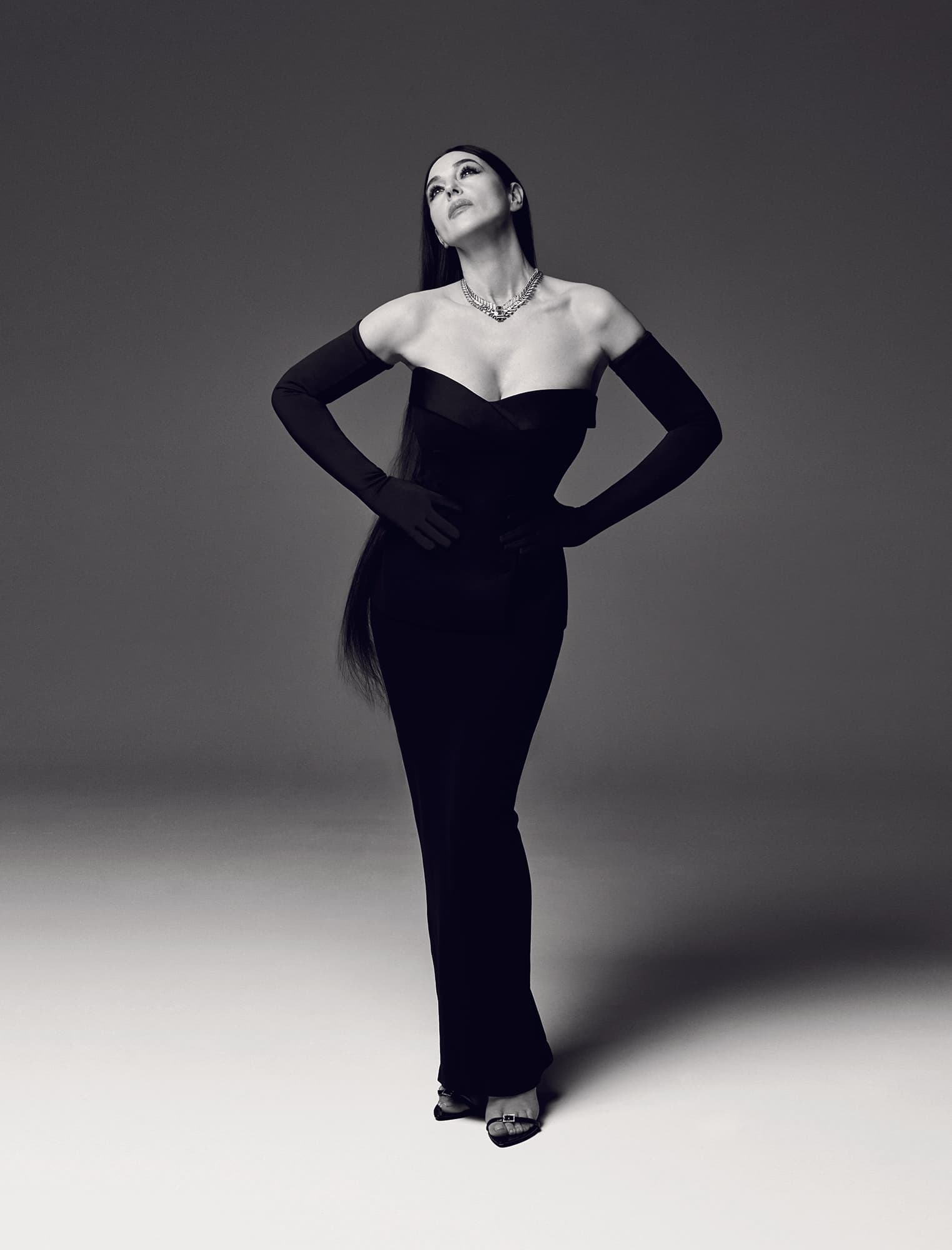 Monica Bellucci on the cover of Harper's Bazaar Russia 2022 — photo 3
