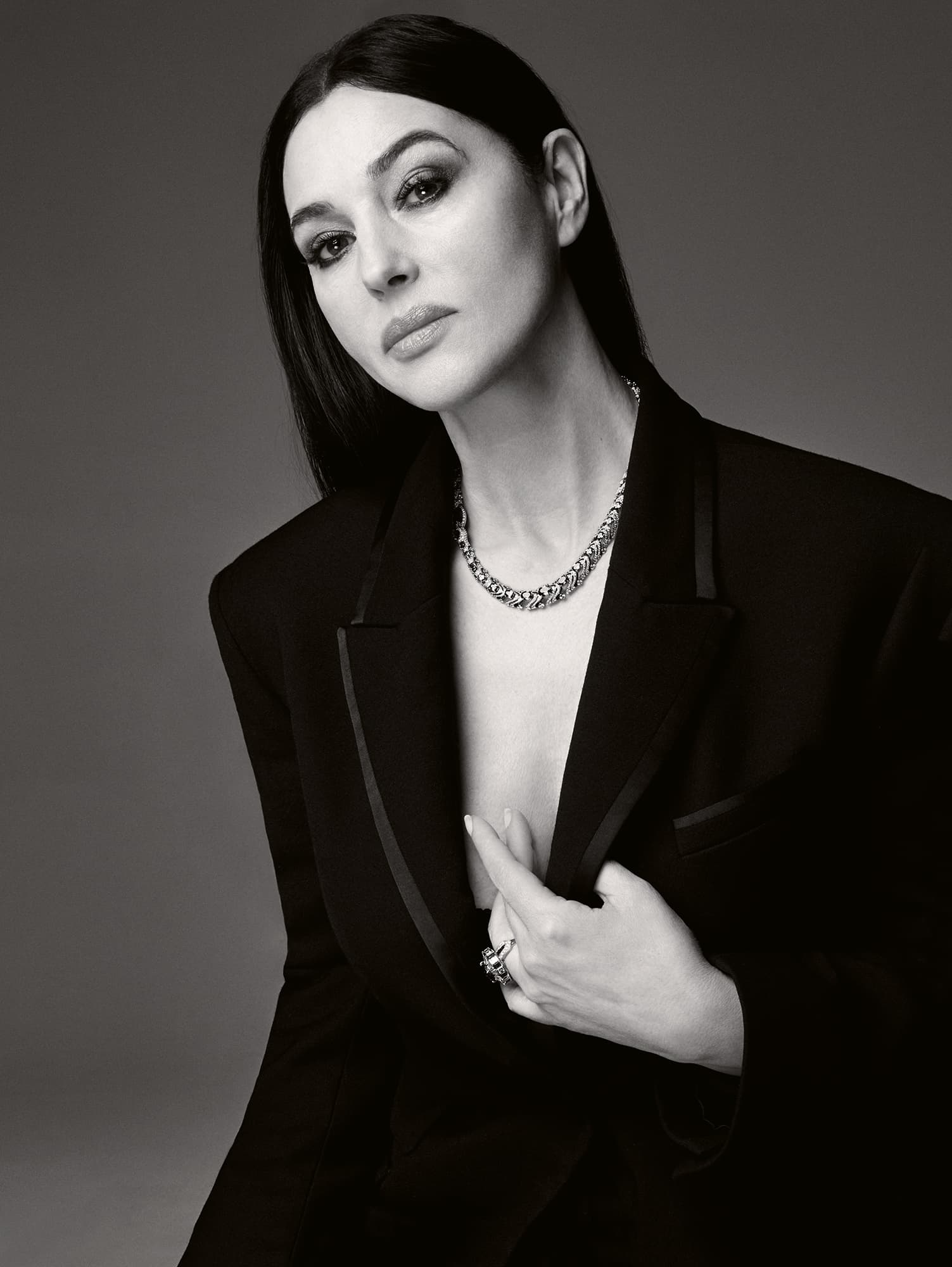 Monica Bellucci en couverture de Harper’s Bazaar Russia 2022 — 1