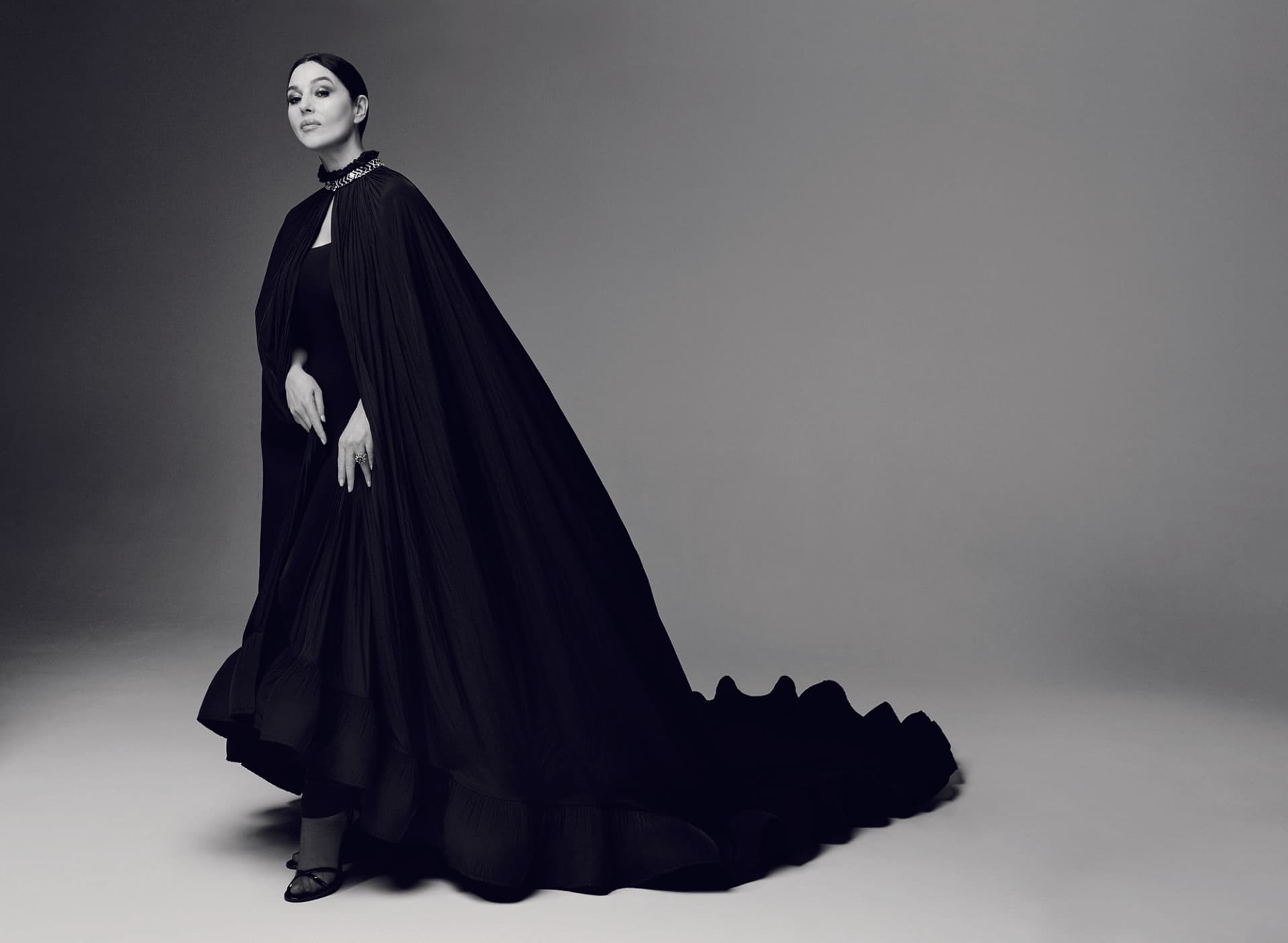 Monica Bellucci on the cover of Harper's Bazaar Russia 2022 — photo 6
