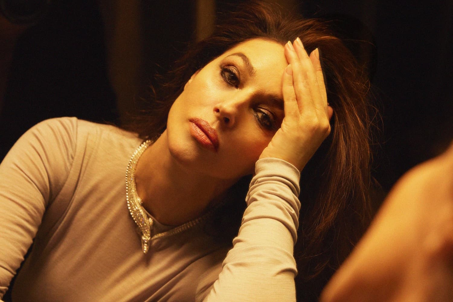 The feature links Bellucci’s recent stage work around Maria Callas with the poise and restraint of this January 2025 fashion story.