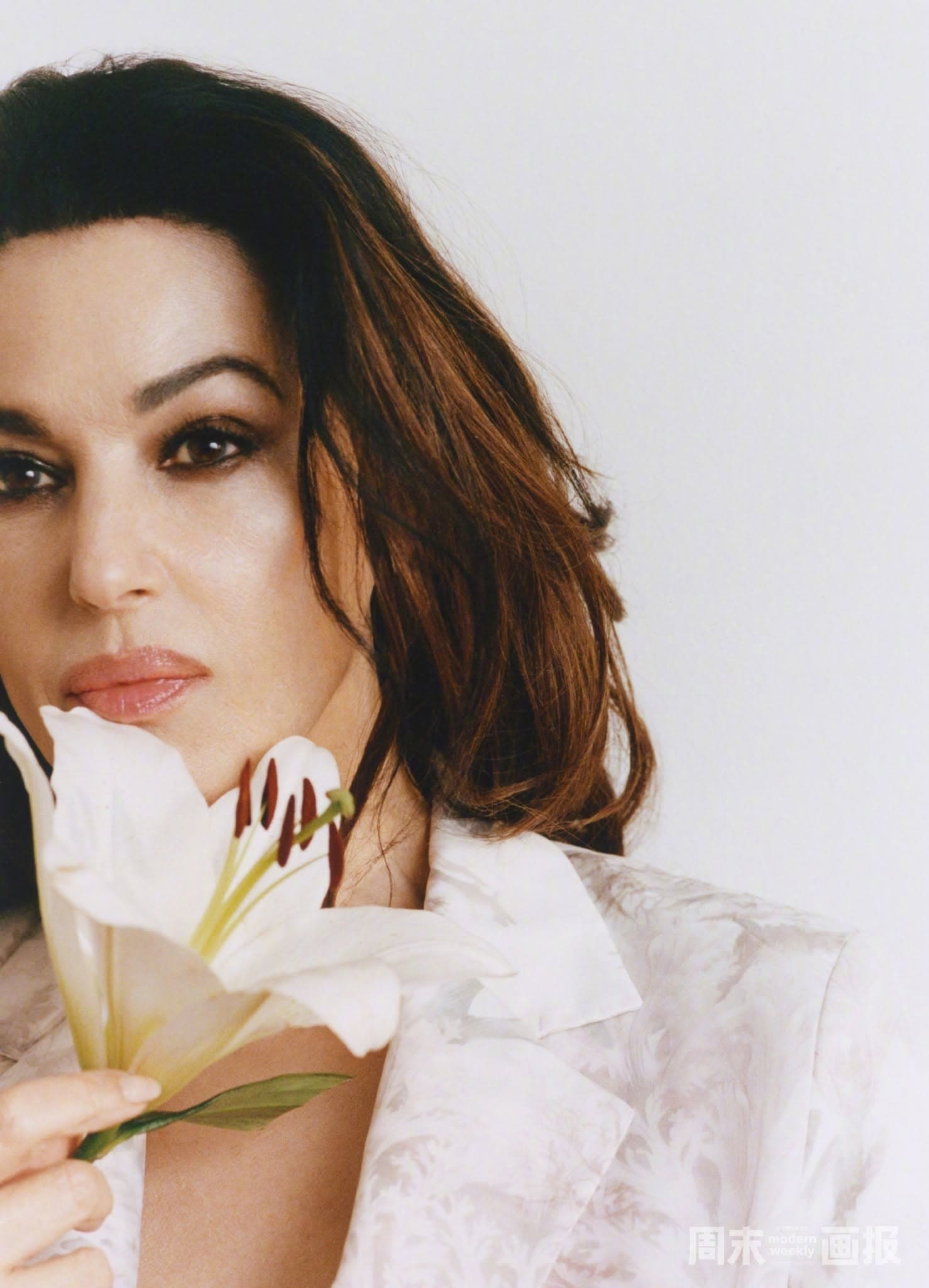 The editorial balances classic glamour with a clean contemporary fashion language.