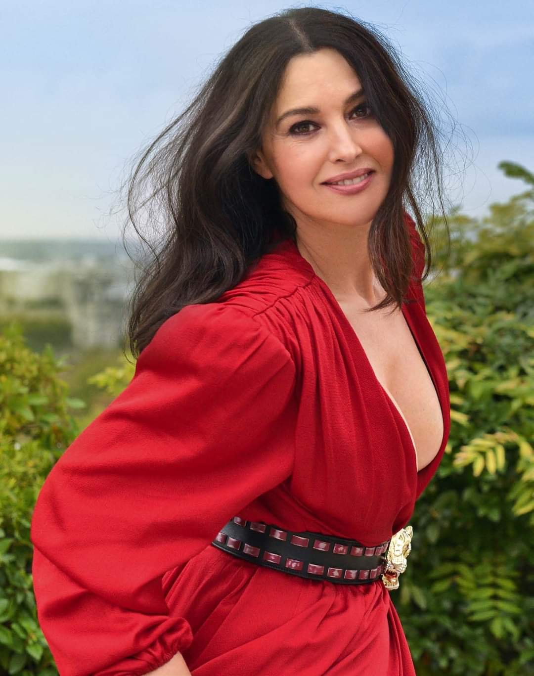 Monica Bellucci's Gorgeous Red — photo 4
